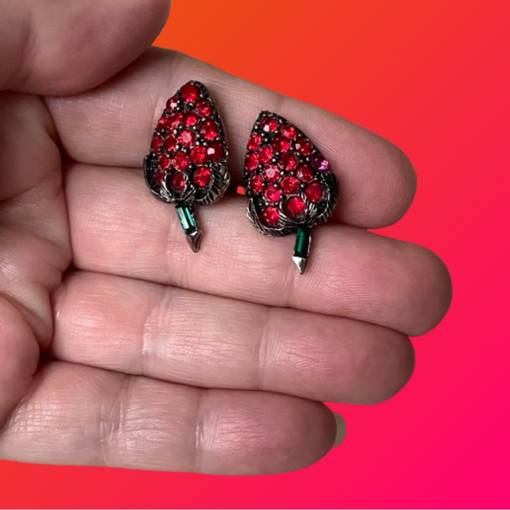 Vintage rhinestone strawberry clip-on earrings fruit